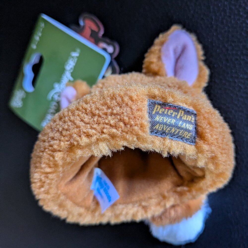NWT Tokyo DisneySea Slightly Peter Pan cap keychain Never Land Adventure